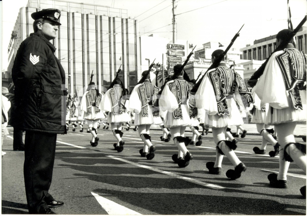 Fotografia d epoca originale 1994 ATENE GRECIA EUZONI Soldati Guardia d Onore durante parata Fotografia 1