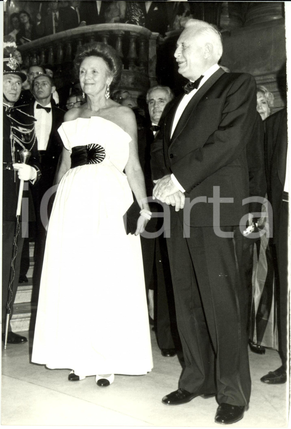 Fotografia d epoca originale 1987 PARIGI F AndrÃ© GIRAUD e la moglie al gala in onore di Maria CALLAS Foto 1