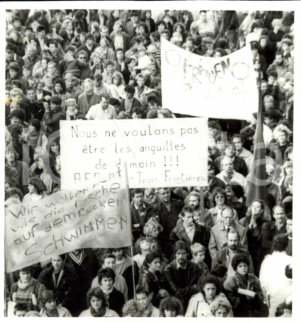 Fotografia d epoca originale 1986 BASILEA CH Striscioni e folla contro inquinamento SANDOZ Fotografia 1
