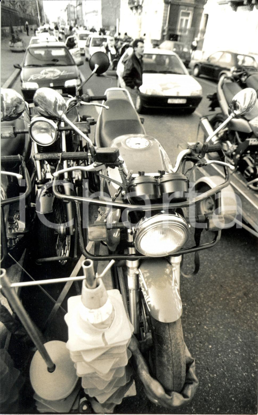 Fotografia d epoca originale 1996 COLMAR F Manifestazione delle AUTOSCUOLE Fotografia 8 x 13 cm 1