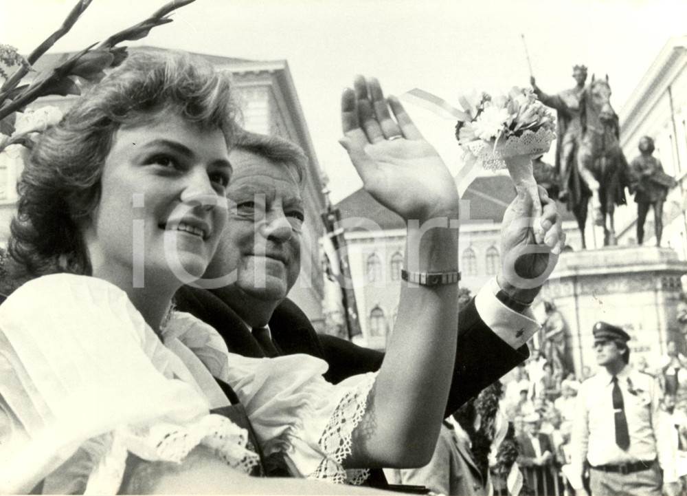 Fotografia d epoca originale 1986 MONACO DI BAVIERA Franz Joseph STRAUSS e figlia Monica carrozza OKTOBERFEST 1