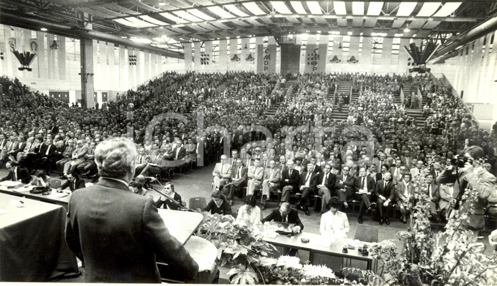 Fotografia d epoca originale 1982 STRASBURGO F ThÃ©o BRAUN parla all assemblea CMDP CrÃ©dit Mutuel Foto 1