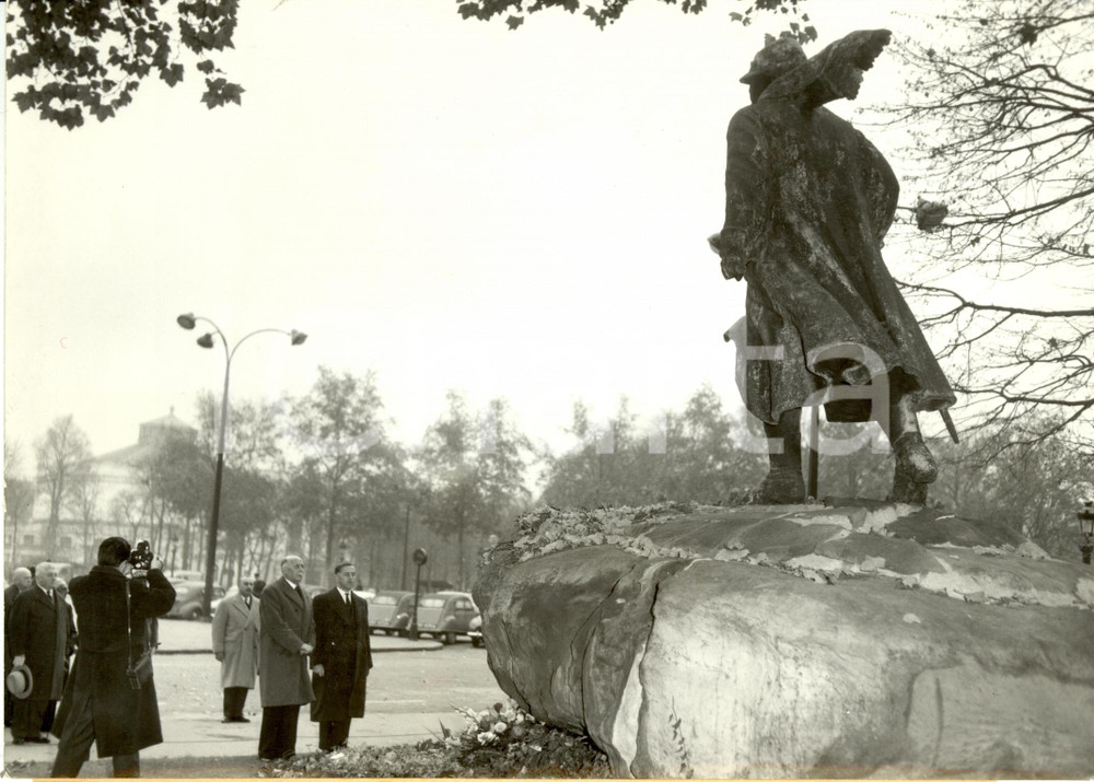 Fotografia d epoca originale 1959 PARIS F Raymond TRIBOULET hammage Ã  la statue Georges CLEMENCEAU Photo 1