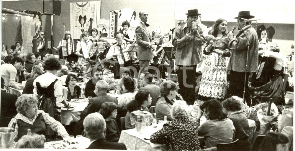 Fotografia d epoca originale 1979 MULHOUSE F Giornate di Ottobre  Locanda Contadina e canti popolari Foto 1