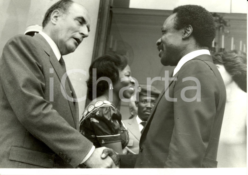 Fotografia d epoca originale 1981 PARIGI F FranÃ§ois MITTERRAND e Omar BONGO ONDIMBA Presidente GABON Foto 1