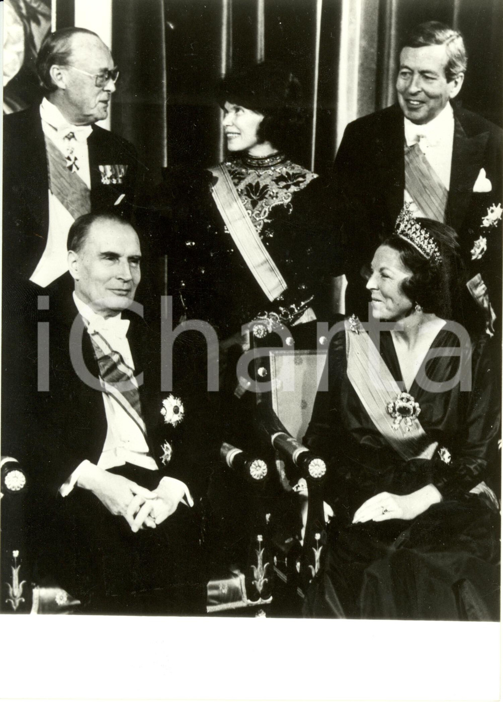 Fotografia d epoca originale 1984 AMSTERDAM FranÃ§ois MITTERRAND Danielle GOUZE e regina Beatrice OLANDA Foto 1