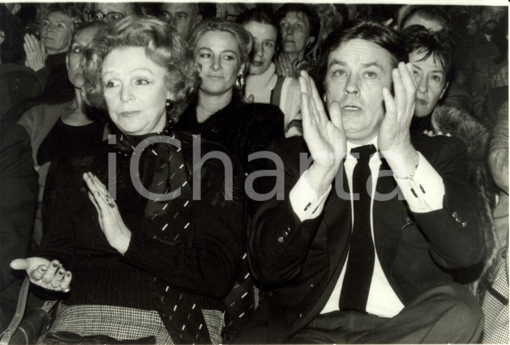 Fotografia d epoca originale 1986 PARIGI F Eva HEGEDUS Alain DELON applaudono discorso Raymond BARRE Foto 1