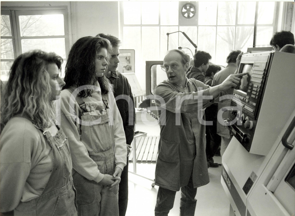 Fotografia d epoca originale 1992 LUDWIGSFELDE D Lehrlingsausbildung MERCEDEZBENZ ehemaligen IFAGelÃ¤nde 1