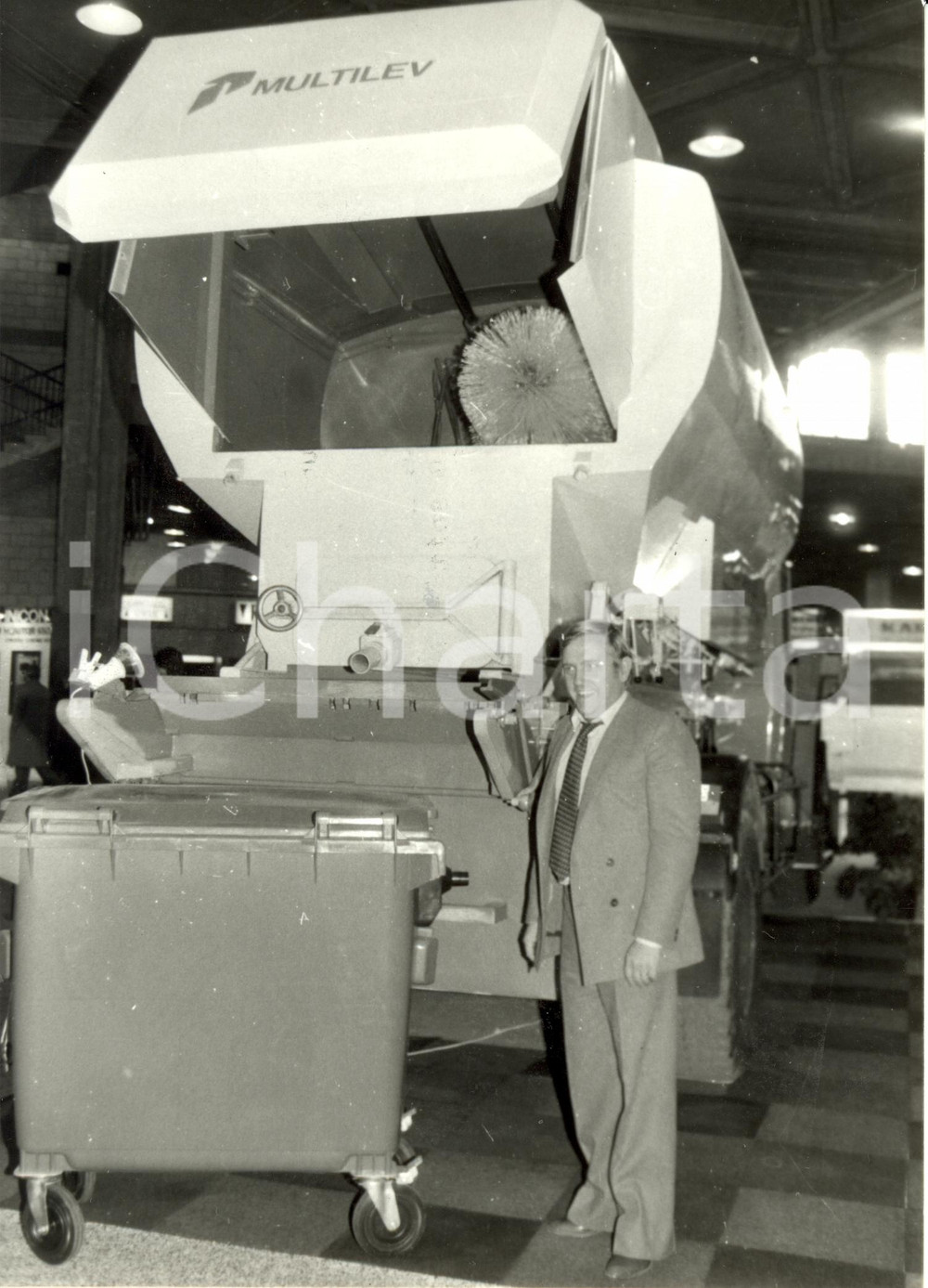 Fotografia d epoca originale 1982 PARIGI F POLLUTEC 82  Macchina MULTILEV lavaggio cassonetti Fotografia 1