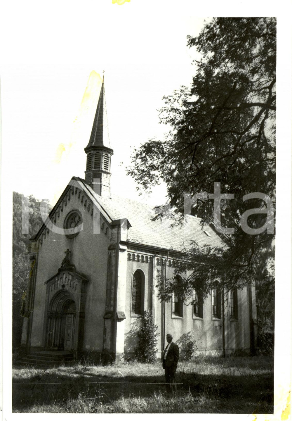 Fotografia d epoca originale 1985 ca HUSSERENWESSERLING F Cappella protestante nel celebre parco Foto 1