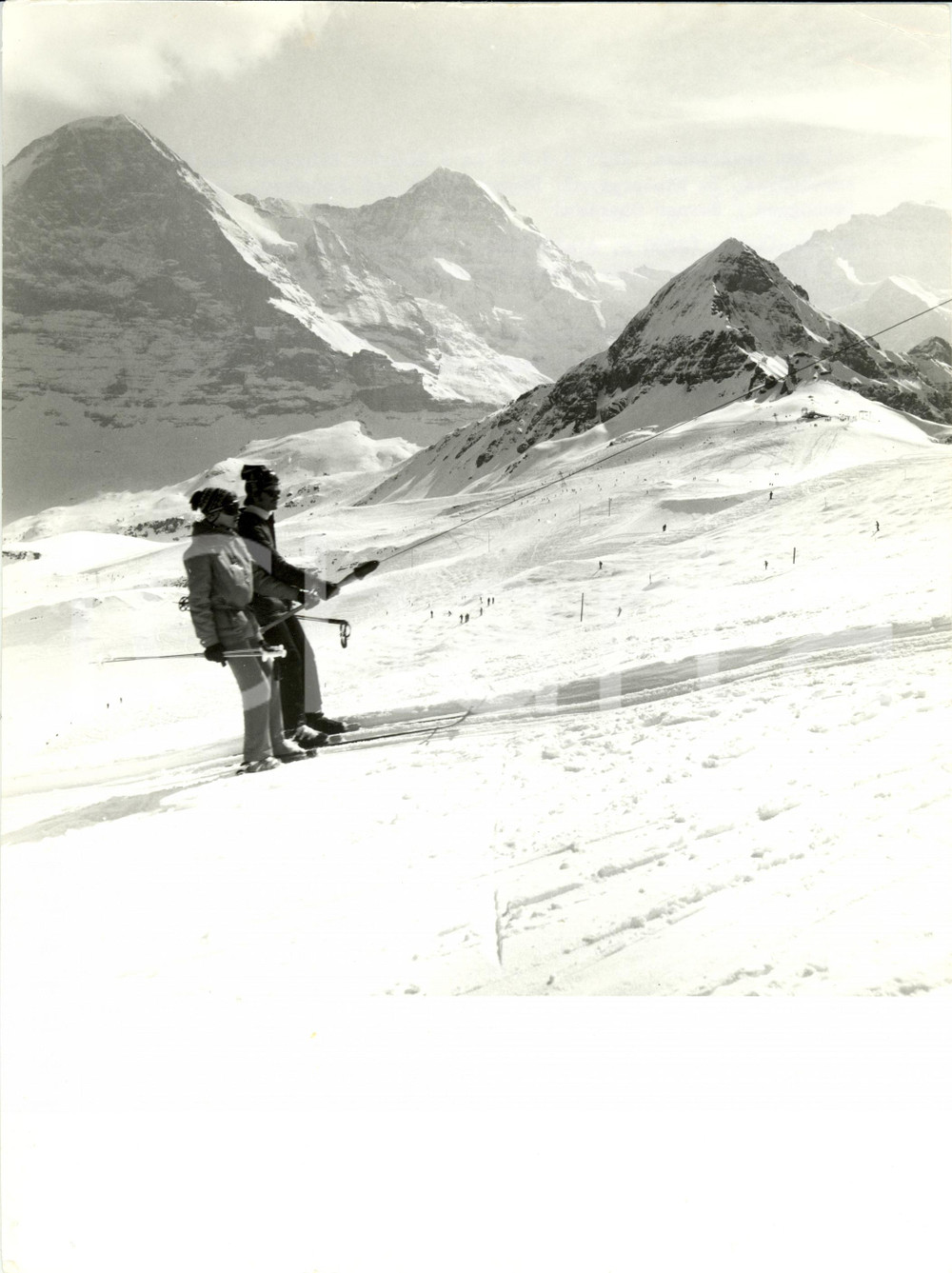 Fotografia d epoca originale 1980 ca SVIZZERA Cima MANNLICHEN Sciatori durante salita con skilift Fotografia 1