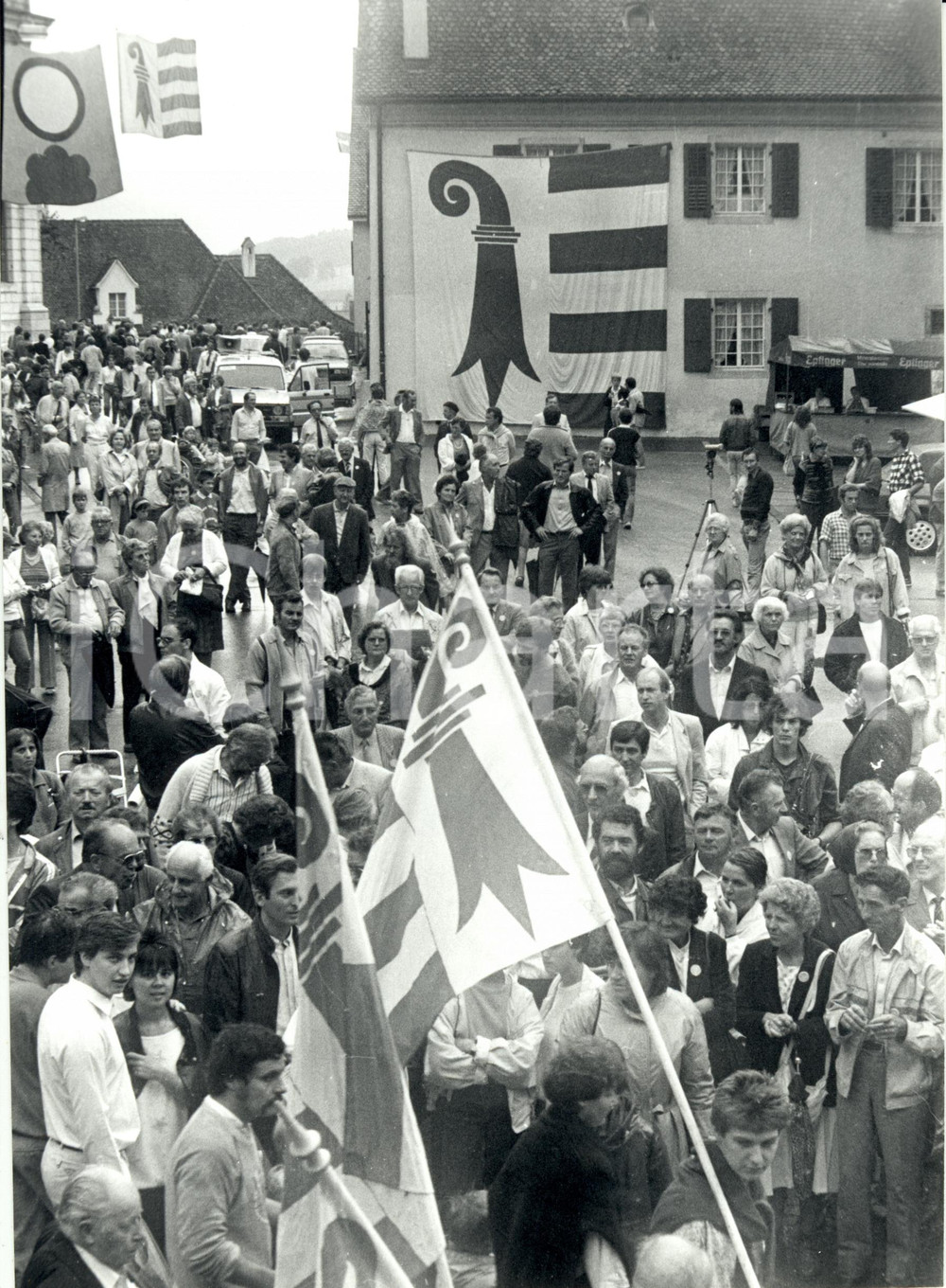 Fotografia d epoca originale 1985 ca SVIZZERA Canton GIURA  Folla manifesta per riunificazione Fotografia 1