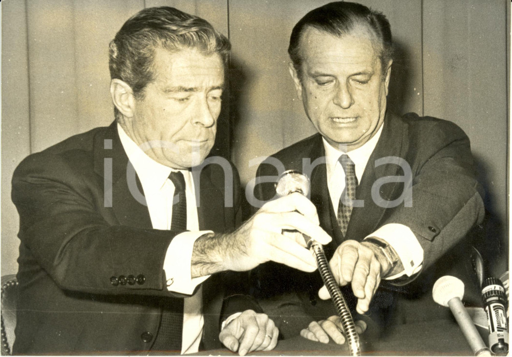 Fotografia d epoca originale 1975 ca FRANCIA Jean LECANUET e JeanJacques SERVANSCHREIBER Fotografia 1