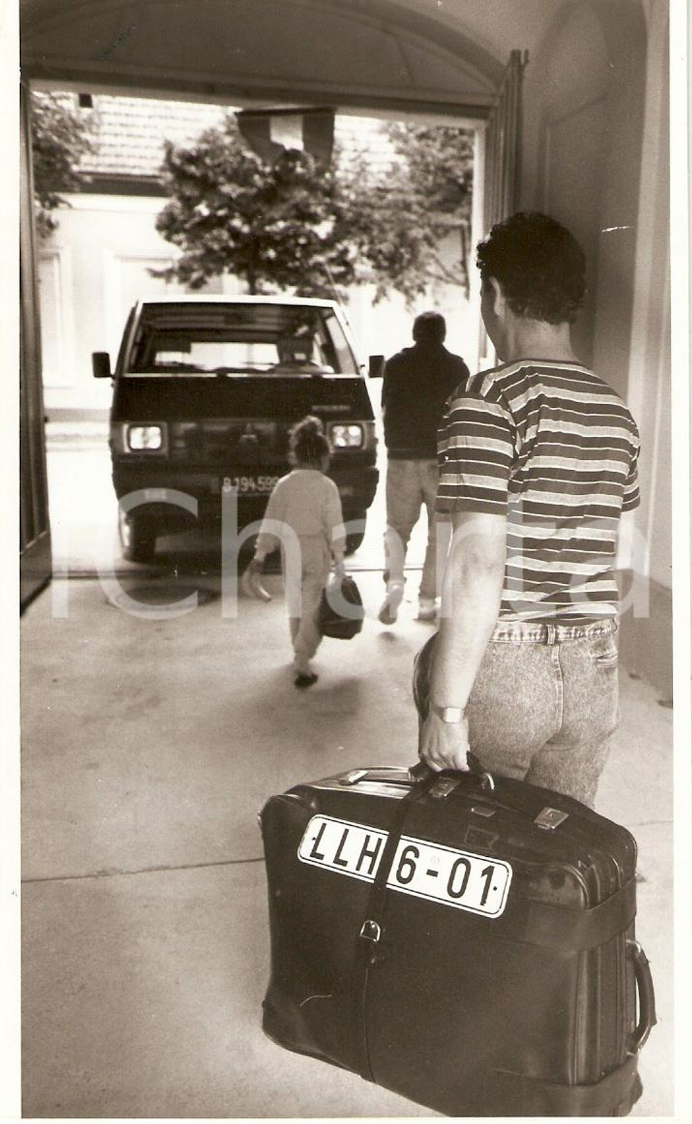 Fotografia d epoca originale 1989 GERMANIA EST Esodo PROFUGHI pronti per la partenza Fotografia 1