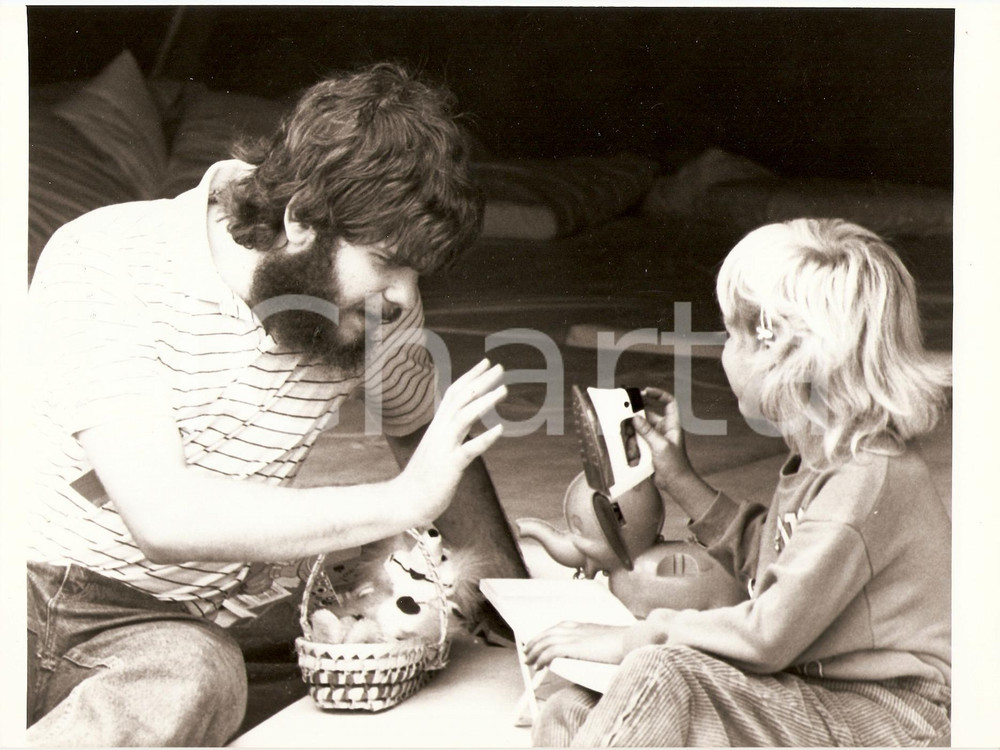 Fotografia d epoca originale 1985 BAVIERA D Esodo GERMANIA EST Giocattoli per piccoli profughi Fotografia 1