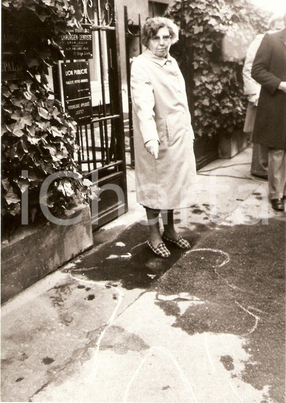 Fotografia d epoca originale 1981 PARIS Affaire DE BROGLIE Gardienne Paulette FAVIER Forme du corps Photo 1