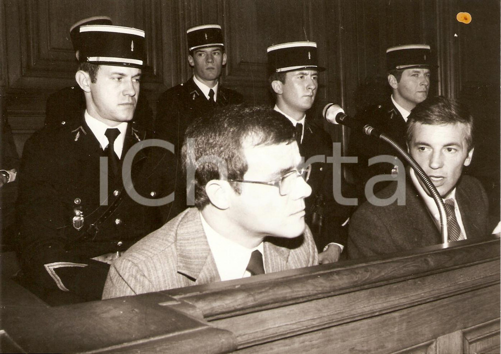 Fotografia d epoca originale 1981 PARIS ProcÃ¨s DE BROGLIE GÃ©rard FRECHE Serge TESSEDRE dans box accusÃ©s Photo 1