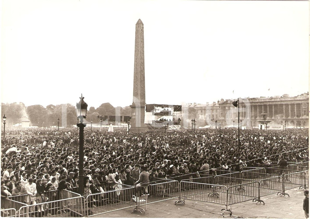 Fotografia d epoca originale 1985 PARIS Place de la Concorde SOS RACISME Concert antiraciste Photo 1