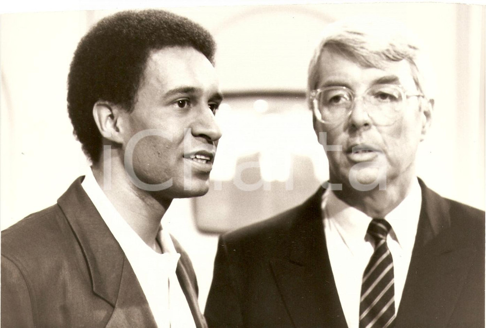 Fotografia d epoca originale 1987 PARIS Harlem DESIR FranÃ§oisHenri DE VIRIEU dans Ã©mission HEURE DE VERITE 1
