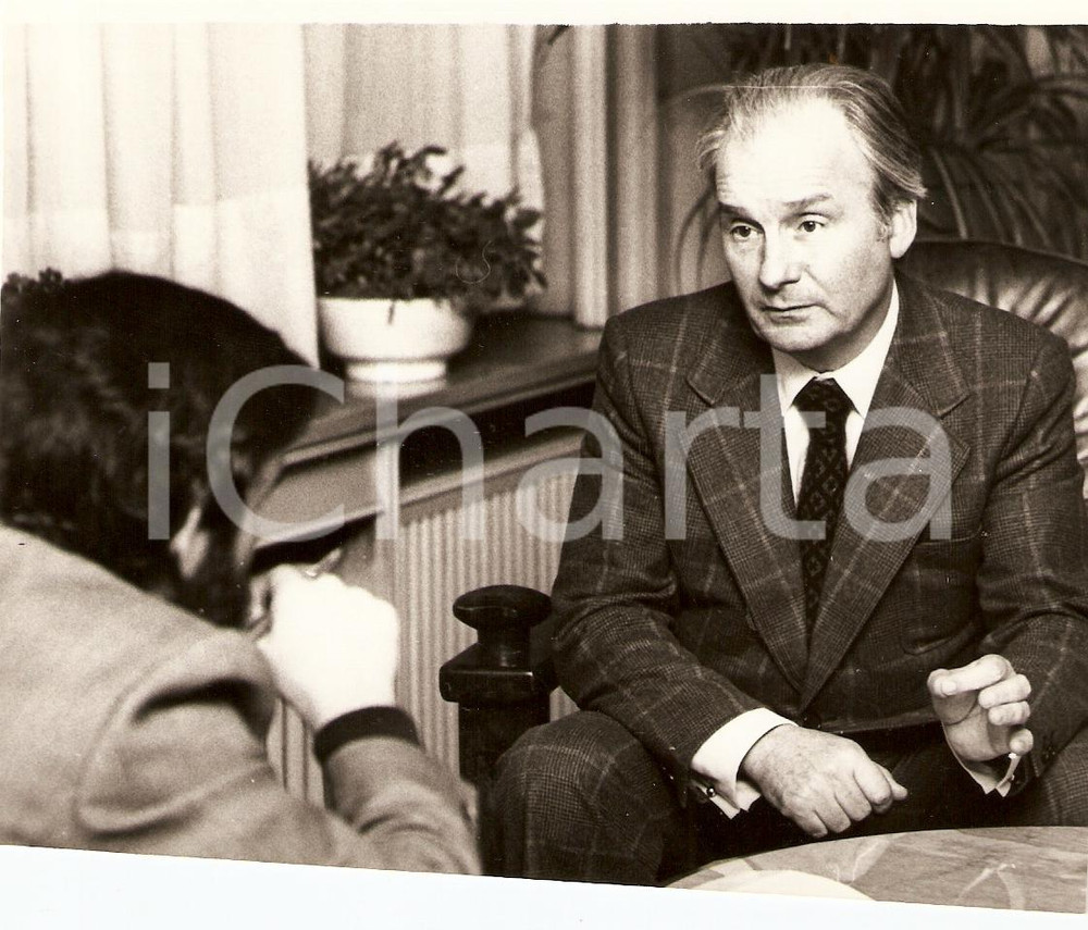 Fotografia d epoca originale 1985 ca TEATRO Attore Michel BOUQUET durante intervista Ritratto Fotografia 1