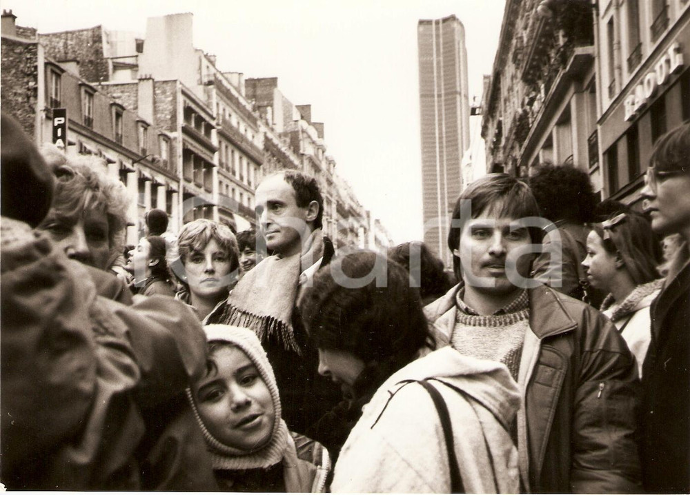Fotografia d epoca originale 1984 PARIS Brice LALOND alla manifestazione CONVERGENCE 1984 pro immigrati Foto 1