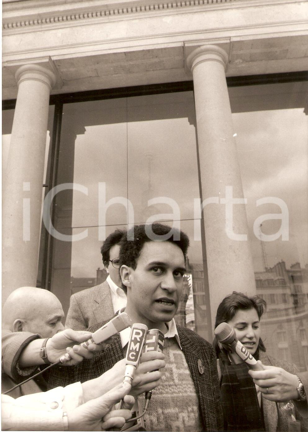 Fotografia d epoca originale 1986 PARIS Harlem DESIR Presidente SOS RACISME in visita all ELISEO Fotografia 1