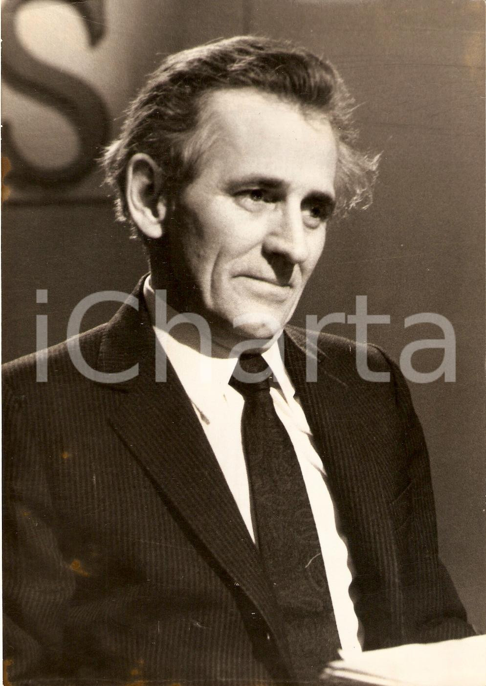 Fotografia d epoca originale 1972 PARIS Roland LEROY au cours de Ã©mission ARMES EGALES Photo DANNEGGIATA 1