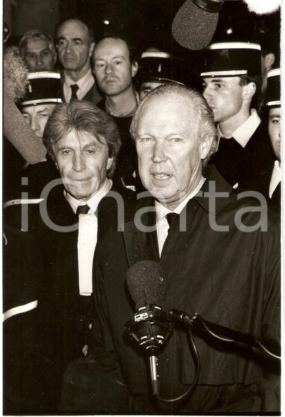 Fotografia d epoca originale 1991 PARIS VITTORIO EMANUELE IV Avvocato Paul LOMBARD dopo condanna Foto 1