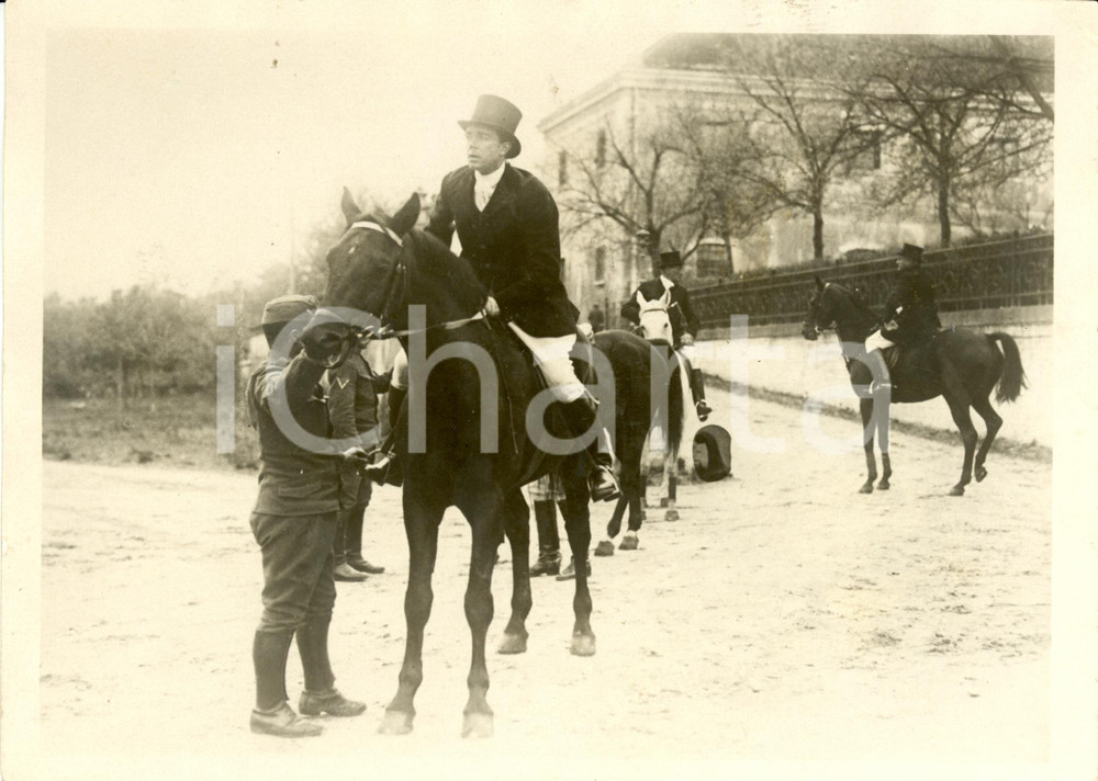 Fotografia d epoca originale 1930 ca VIENNA A Principe Gustavo Adolfo di SVEZIA Scuola Equitazione Spagnola 1