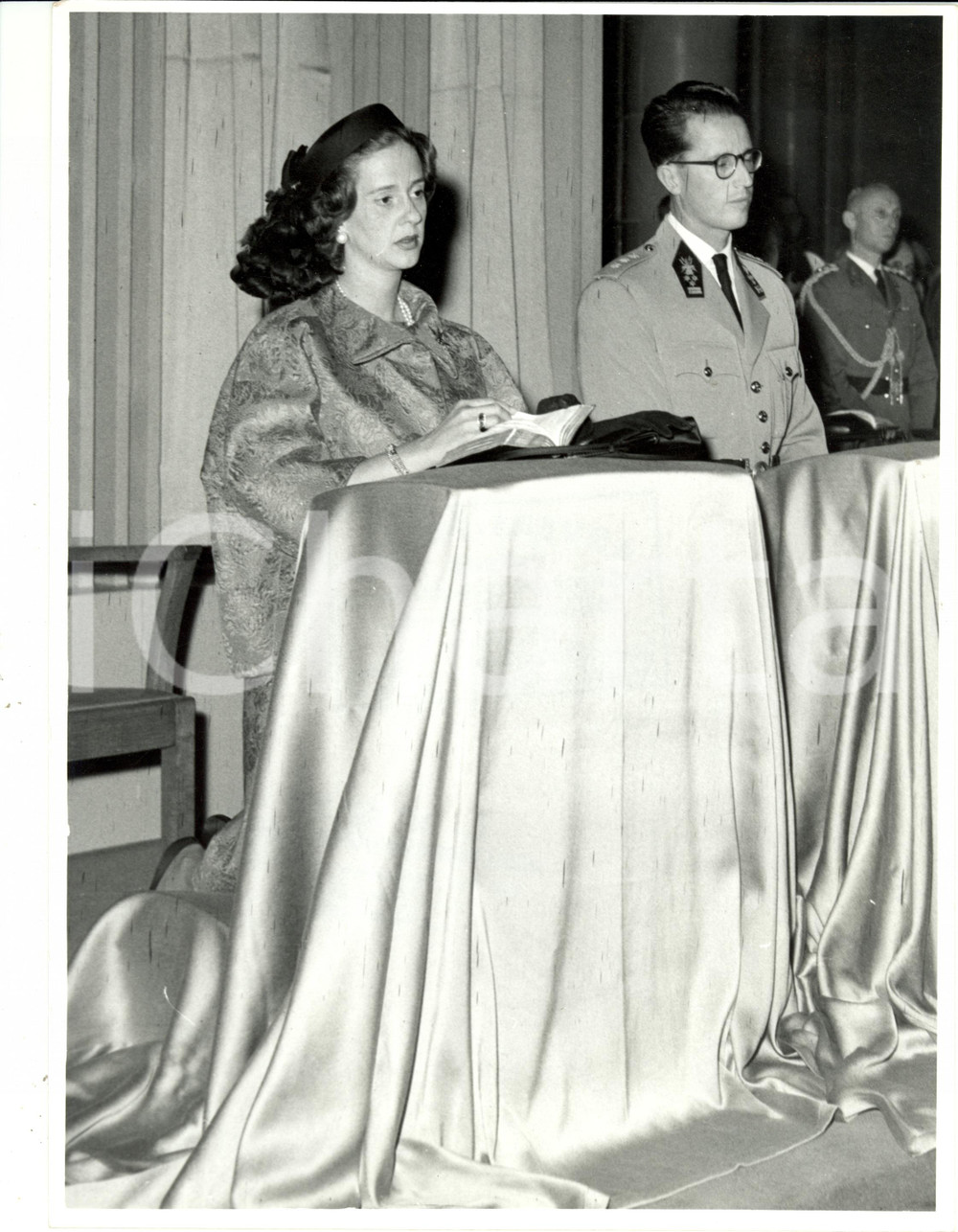 Fotografia d epoca originale 1945 ca KOEKELBERG B Re Baldovino e Regina Fabiola Basilica SACRO CUORE Foto 1