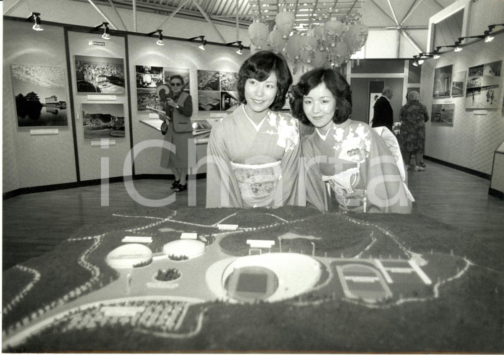 Fotografia d epoca originale 1981 BONN Donne GIAPPONESI in Kimono plastico progetto Olimpiadi SEUL Foto 1