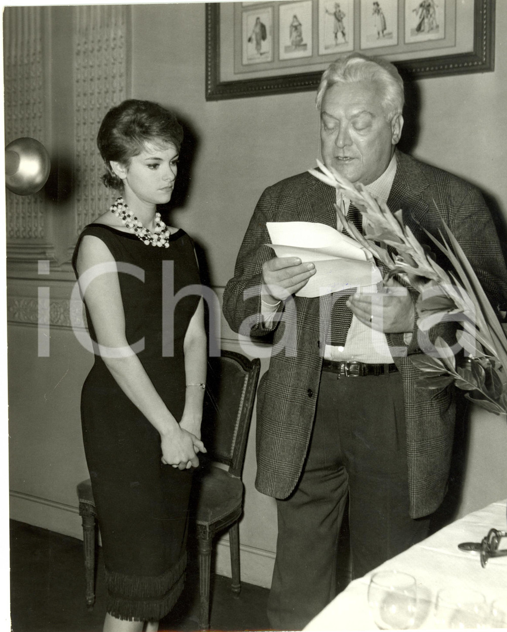Fotografia d epoca originale 1961 PARIS Perrette PRADIER alla consegna del premio Suzanne BIANCHETTI Foto 1