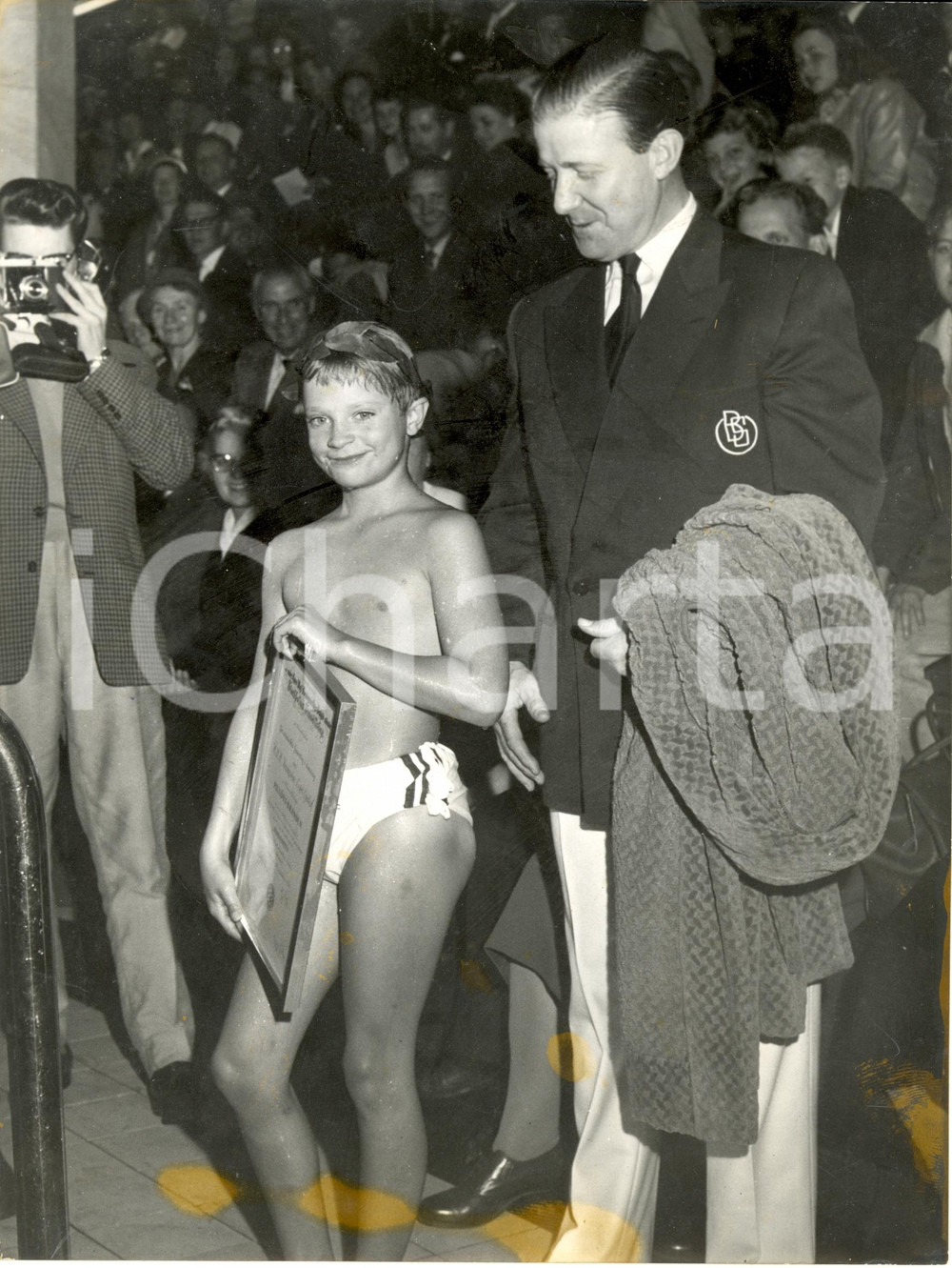 Fotografia d epoca originale 1955 ca SVEZIA Carlo Gustavo Principe Ereditario campione di nuoto Fotografia 1
