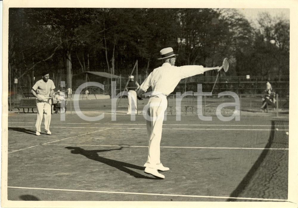 Fotografia d epoca originale 1933 NIZZA F RACING CLUB  Gustavo V di SVEZIA gioca a tennis Fotografia 1