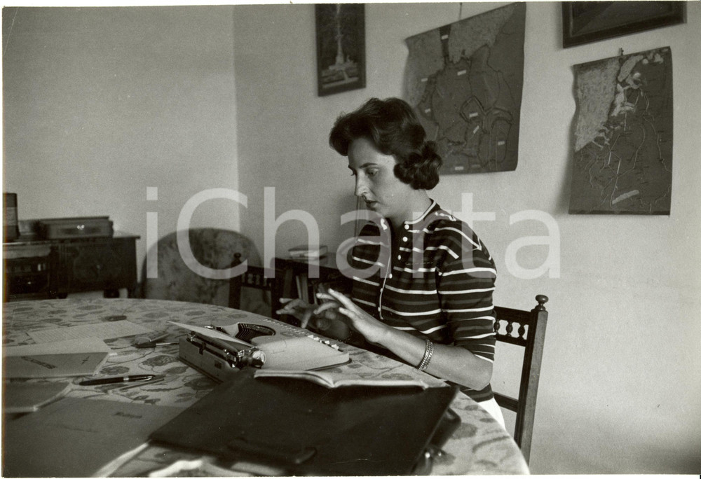 Fotografia d epoca originale 1960 ca Infanta PILAR BORBONESPAGNA Duchessa BADAJOZ nella sua casa Foto 1