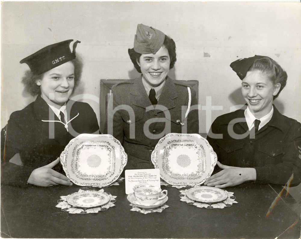 Fotografia d epoca originale 1947 LONDON UK Audrey JARRETT Edna BUTLER Joan CHAPMAN gift Princess Elizabeth 1