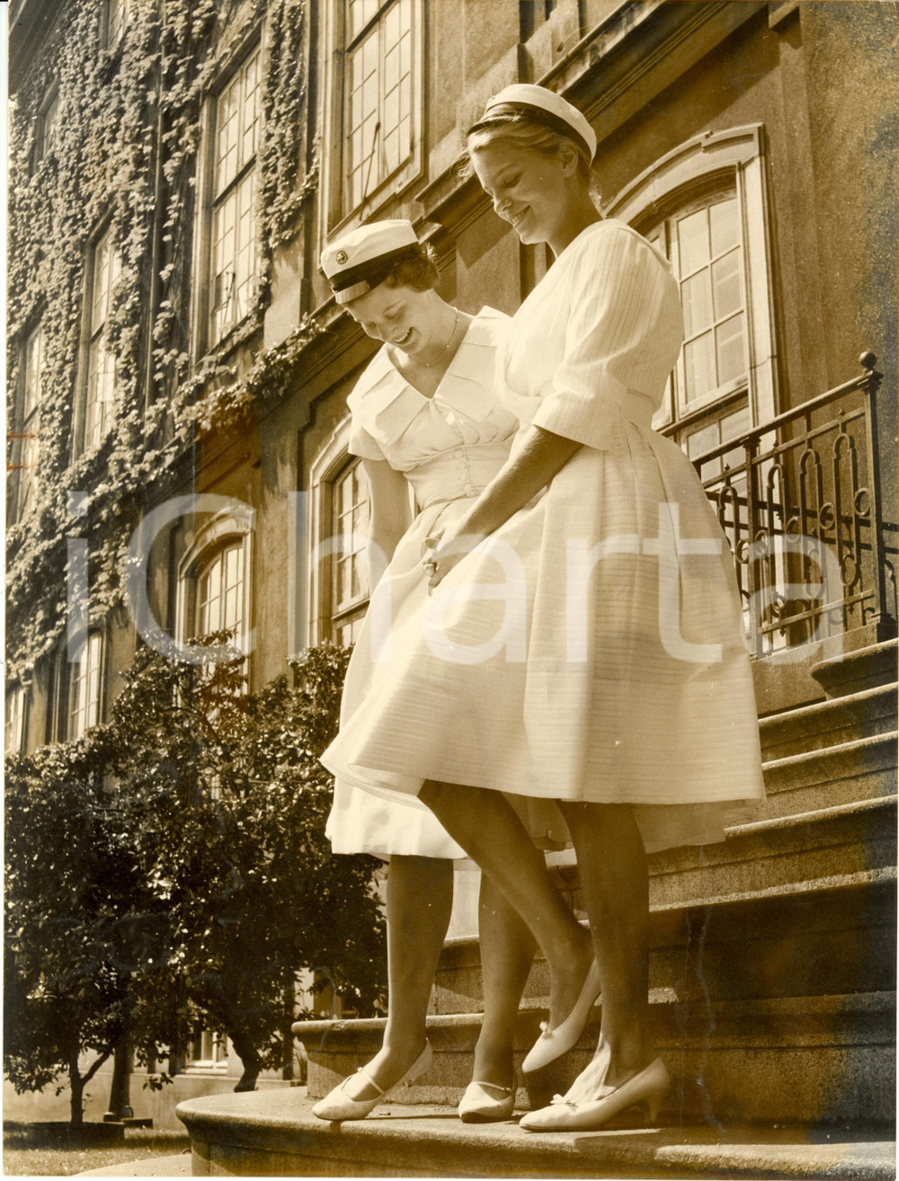 Fotografia d epoca originale 1959 COPENAGHEN DK Principessa Margherita Birgitte JUEL con STUDENTERHUE Foto 1