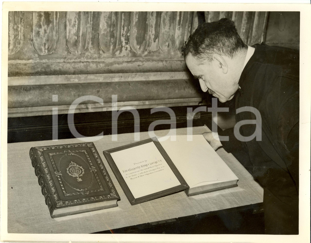 Fotografia d epoca originale 1938 LONDON UK SAINT PAUL Cathedral  George VI s Prayer Books on show Photo 1
