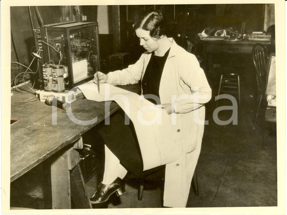 Fotografia d epoca originale 1932 PITTSBURGH USA Mary WARGA MELLON INSTITUTE capnometer air smoke Photo 1
