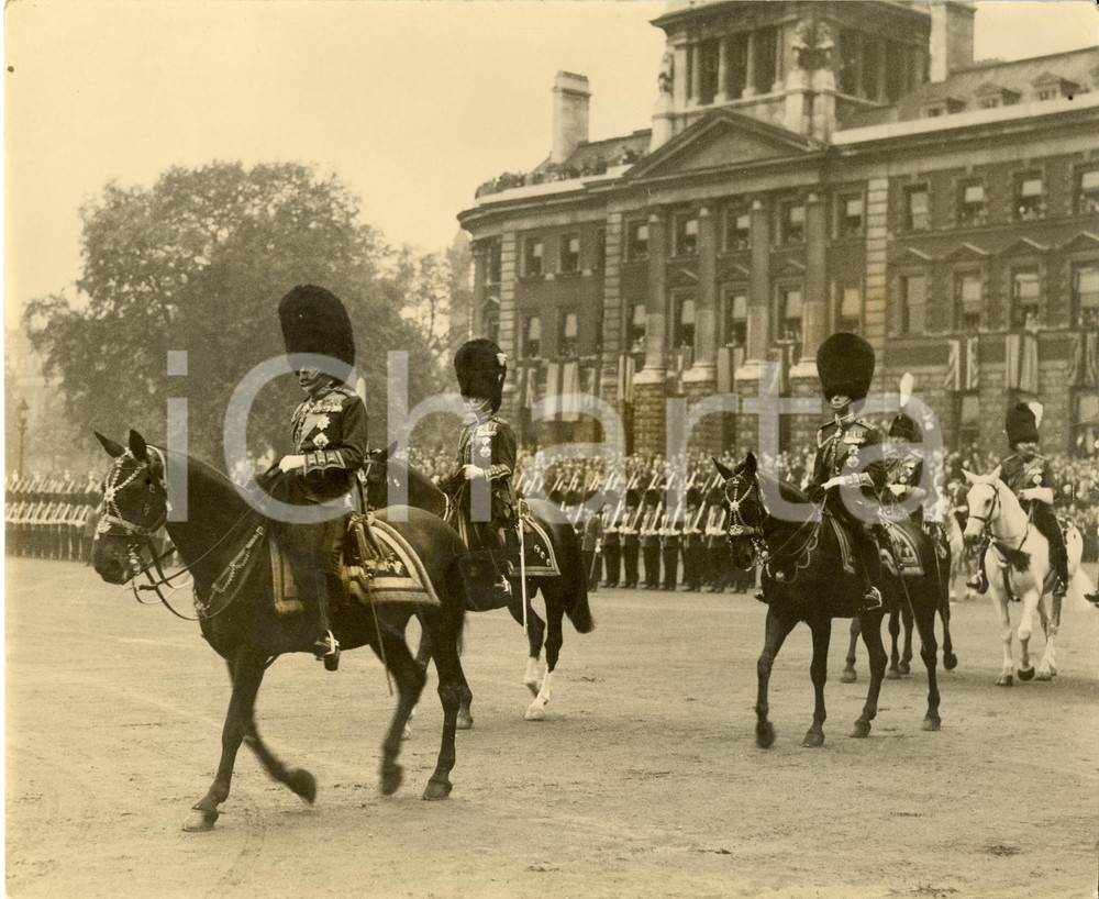 Fotografia d epoca originale 1935 ca LONDON UK Horse Guards Parade  George V Trooping the colour Photo 1
