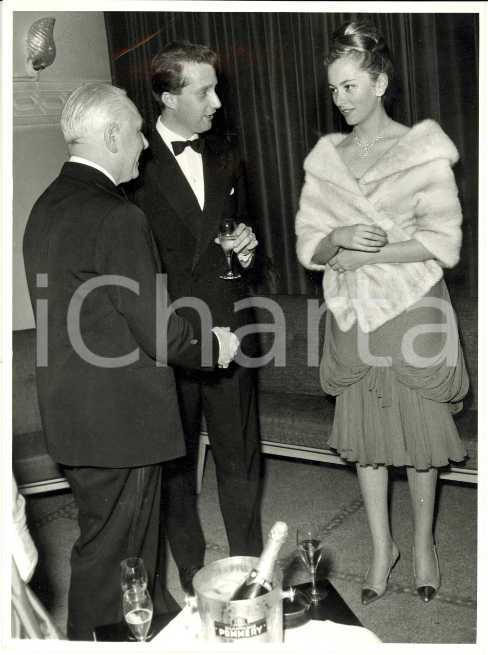 Fotografia d epoca originale 1960 ca BELGIO Principe Alberto e Principessa Paola  Champagne POMMERY Foto 1