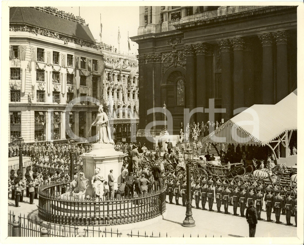 Fotografia d epoca originale 1935 LONDON UK King George V and Mary of TECK leave Saint Paul Cathedral Photo 1