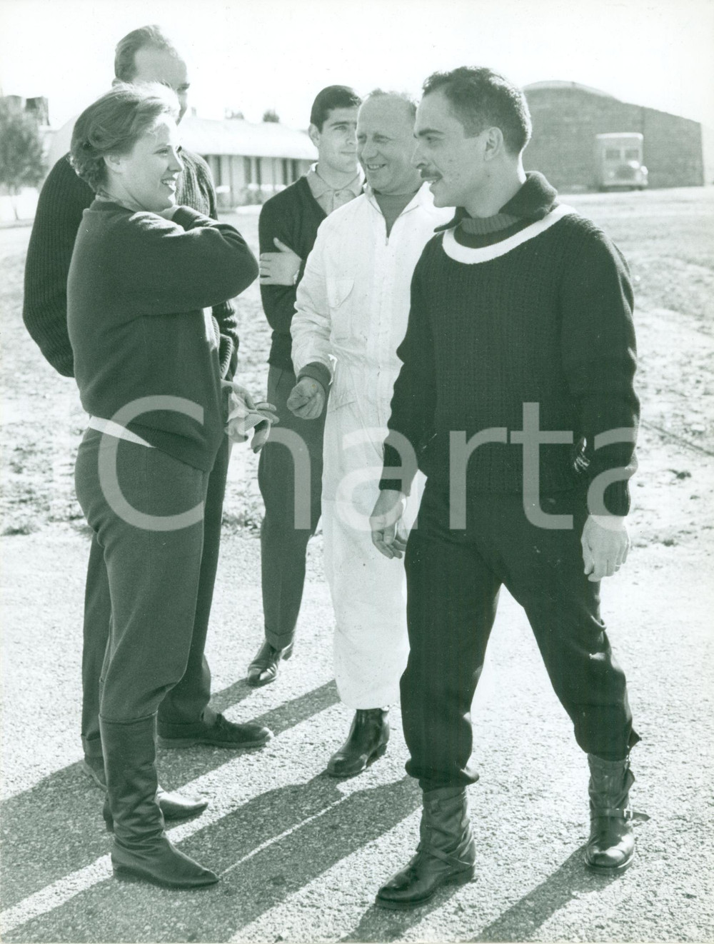 Fotografia d epoca originale 1965 ca AMMAN GIORDANIA Re HUSSEIN Principessa MUNA Col. GARDINER Gokart club 1