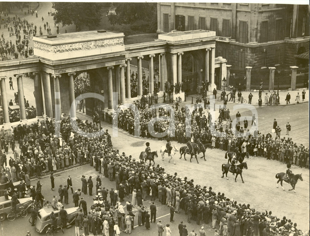 Fotografia d epoca originale 1936 LONDON UK King leaving HYDE PARK with BRIGADE OF GUARDS Photograph 1