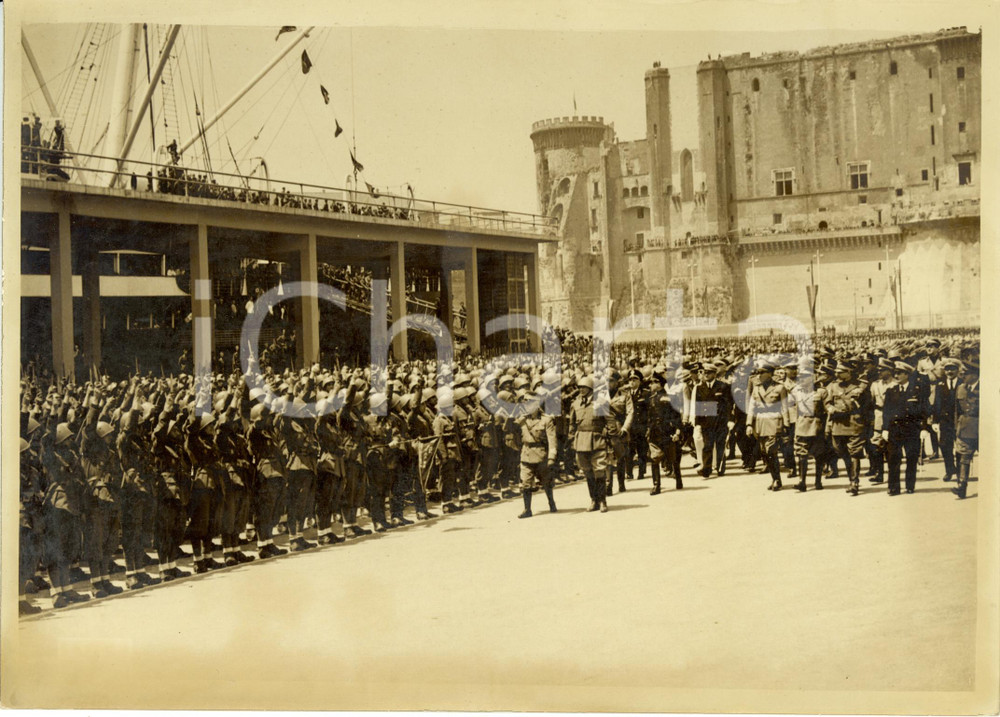 Fotografia d epoca originale 1939 NAPOLI Vittorio Emanuele III rivista Legionari reduci da Guerra di SPAGNA 1
