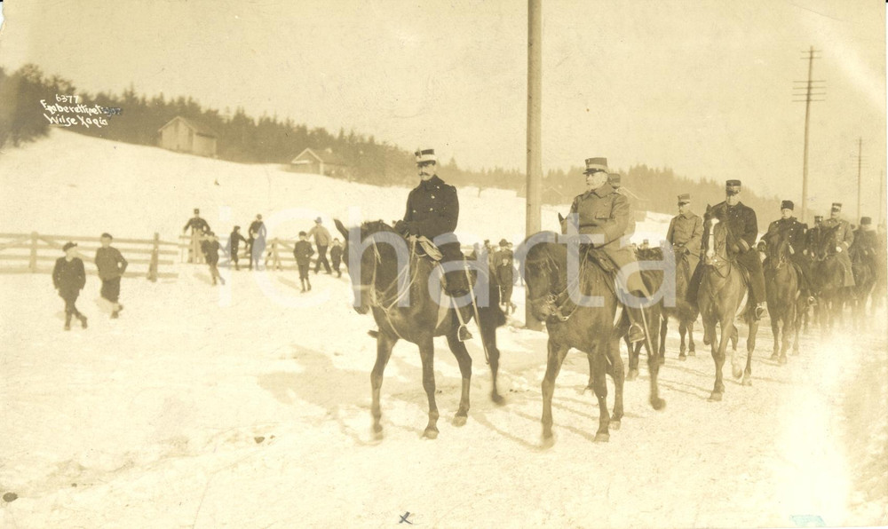 Fotografia d epoca originale 1915 ca NORVEGIA Re Harold VII e ufficiali d ordinanza a cavallo sulla neve Foto 1