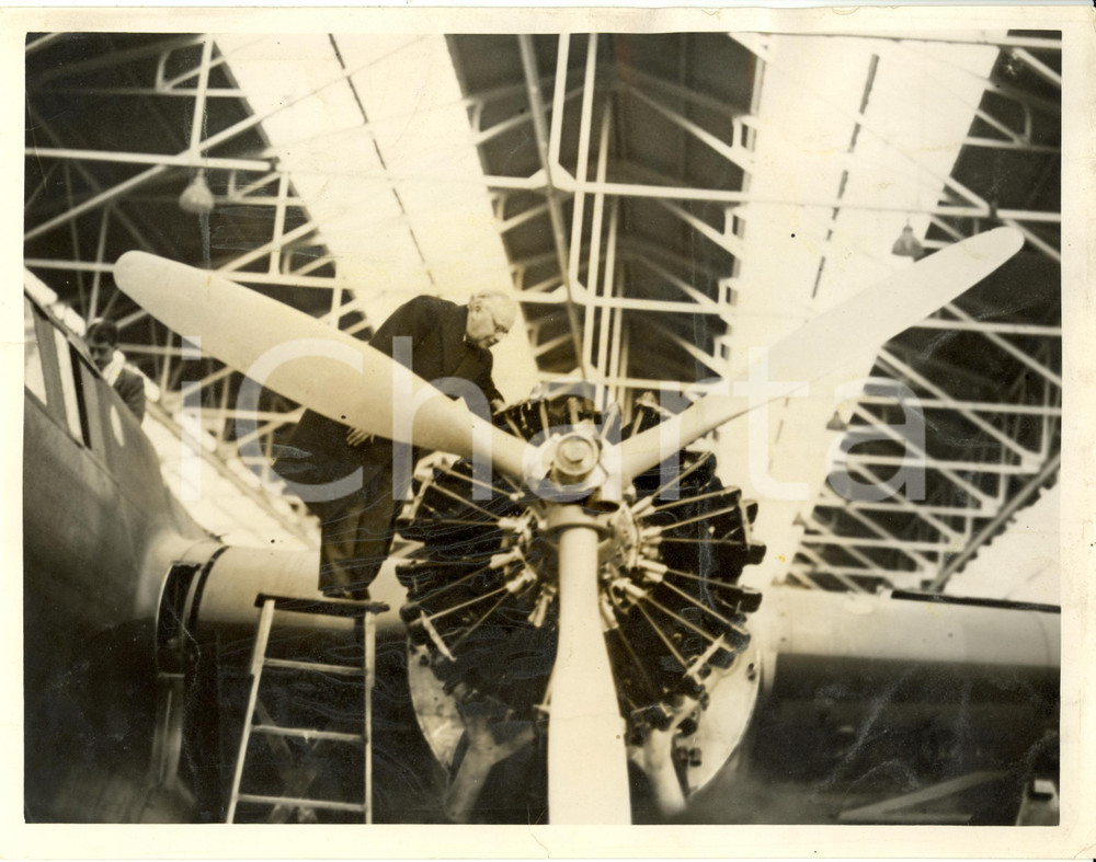 Fotografia d epoca originale 1938 COVENTRY UK Howard KINGSLEY WOOD at ARMSTRONG WHITWORTH s aircraft works 1