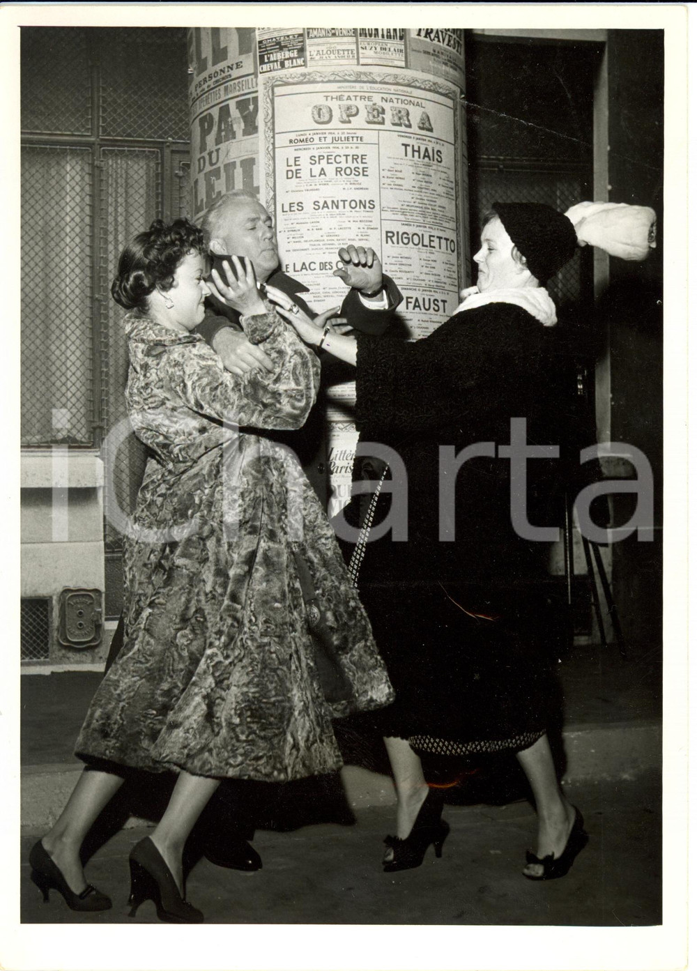 Fotografia d epoca originale 1950 ca PARIGI Teatro Raymond ROULEAU Jeanne MOREAU Etchika CHOUREAU Foto scena 1