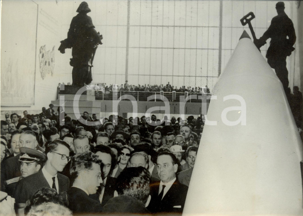 Fotografia d epoca originale 1958 BRUXELLES BELGIO EXPO Re Baldovino con prototipo satellite SPOUTNIK Foto 1