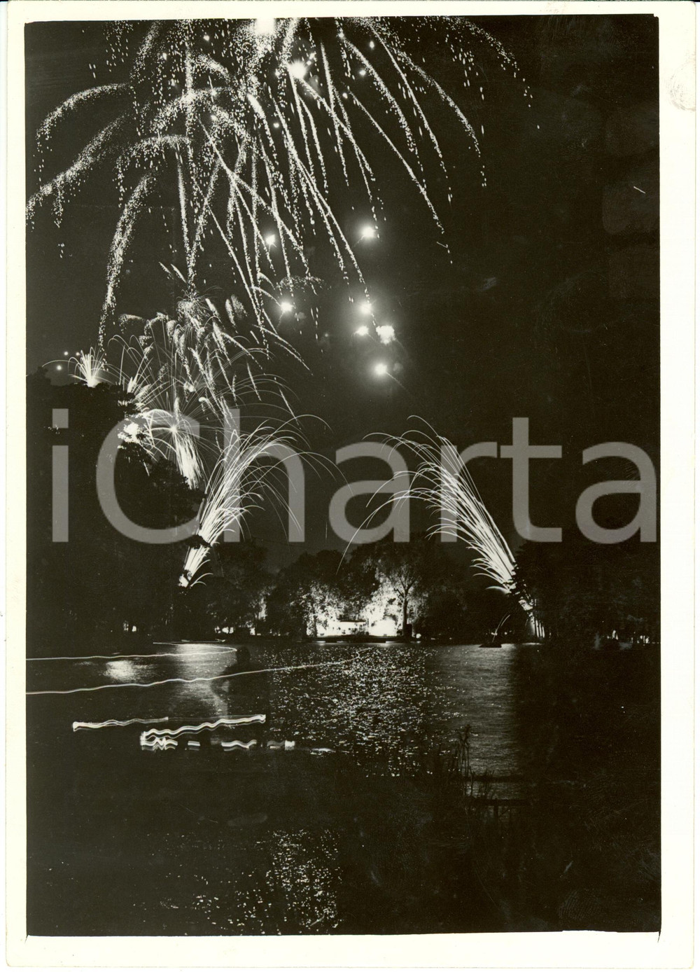 Fotografia d epoca originale 1934 PARIGI Bois de Boulogne Fuochi d artificio sul lago del parco Fotografia 1